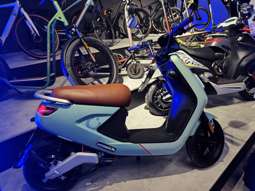 Kleiner E-Scooter von Cecotec