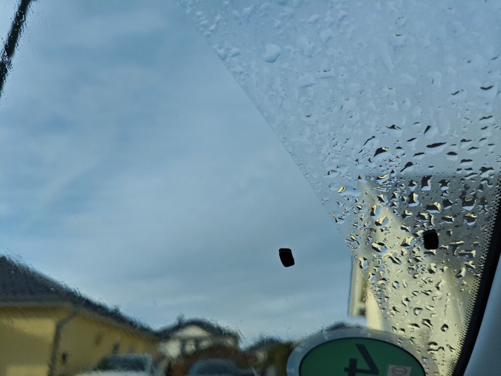 OOONO Park P-DISC No3 Magnete an der Windschutzscheibe