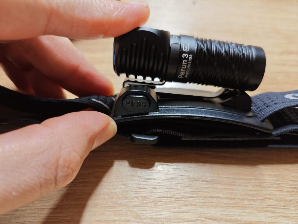 Olight Perun 3 Mini wird eingesetzt