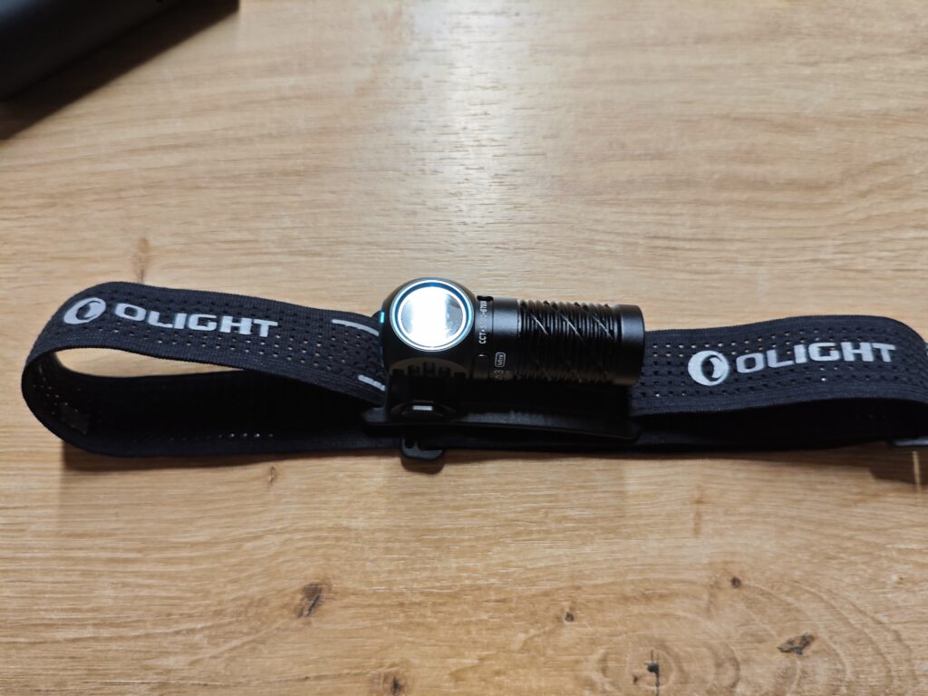 Olight Perun 3 Mini im Stirnband