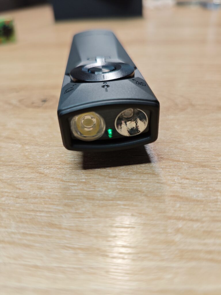 Laser zwischen den Linsen