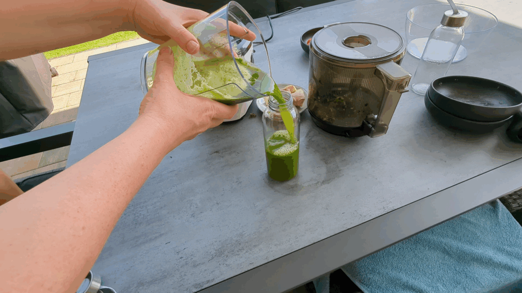 Kuvings AUTO10S Slow Juicer Smoothie