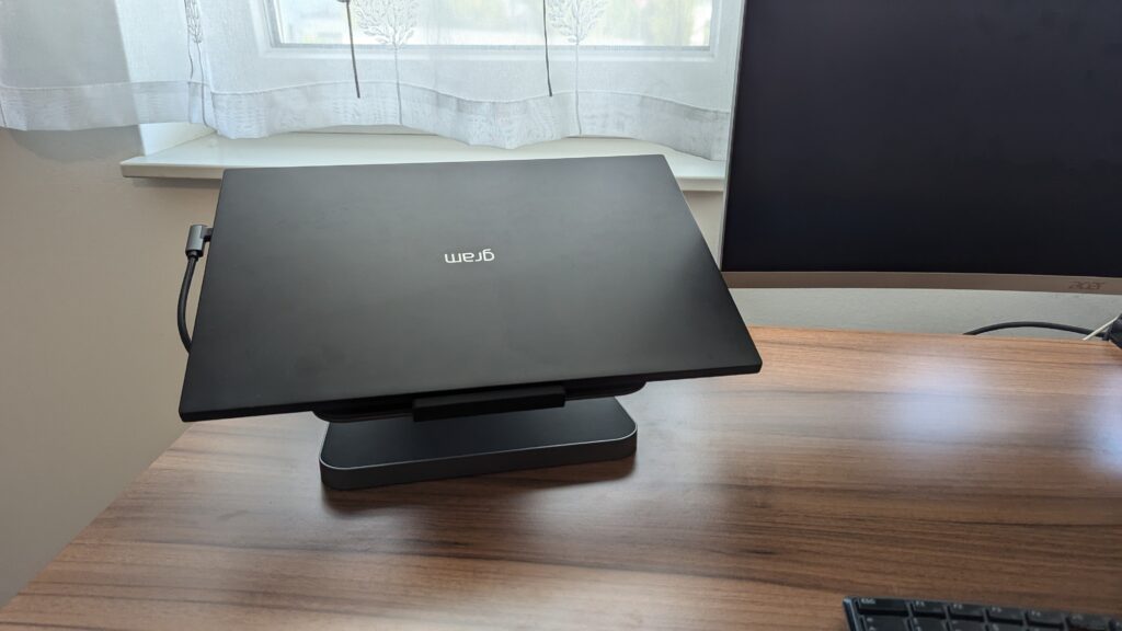 Laptop auf dem ZAGG Pro Dock