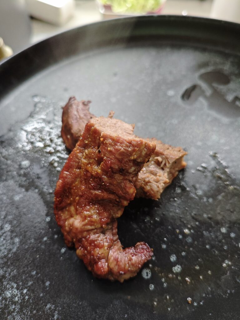 Rosakern beim Fleisch