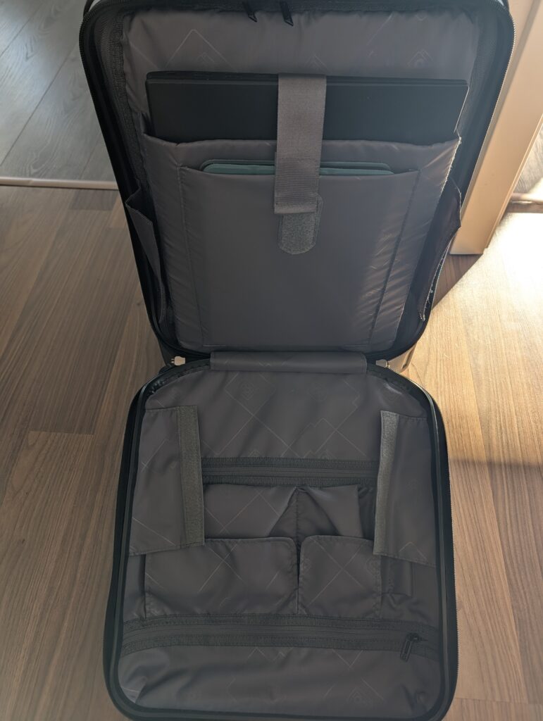 LEVEL8 Grace Carry Laptopfach komplett geäffnet