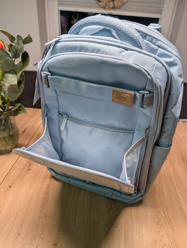 geöffnetes vorderes Fach