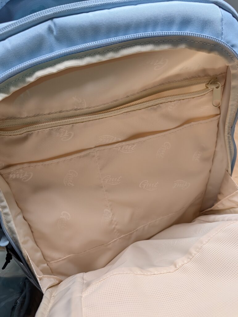 Kleinere Taschen im Fach