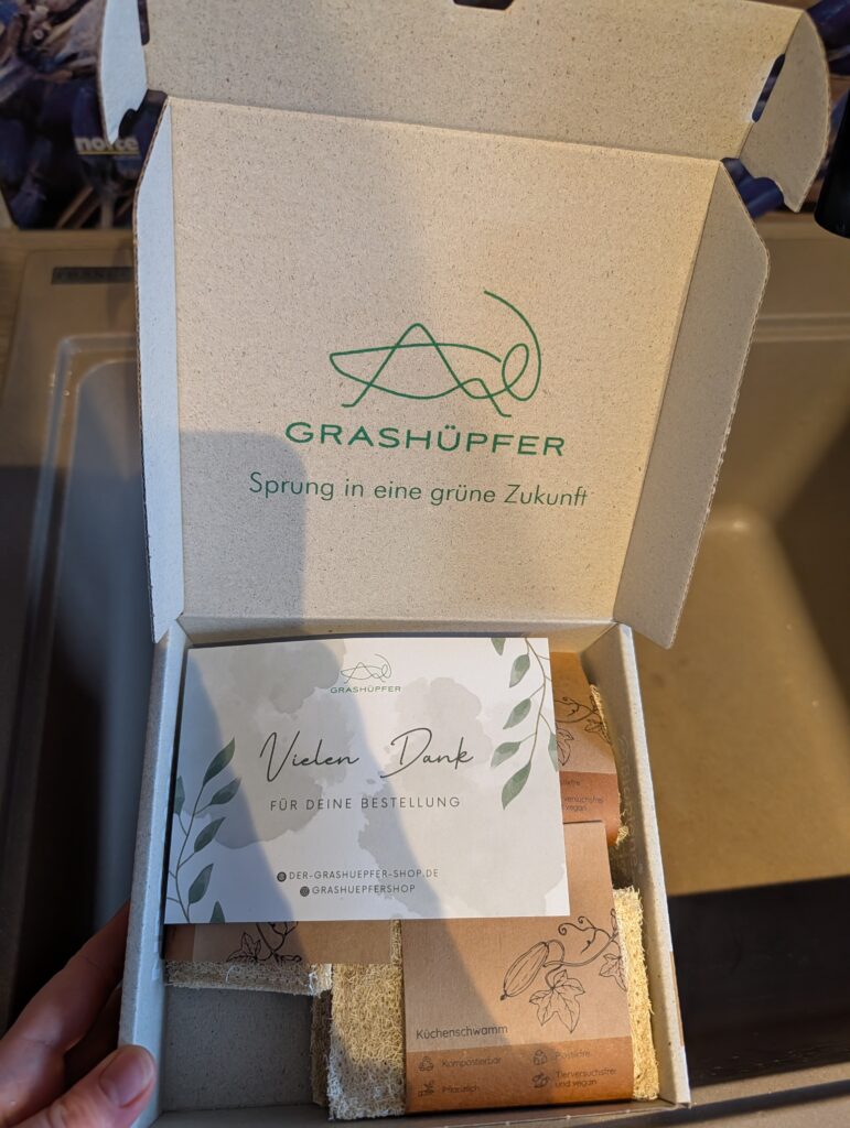 Schwämme ökologisch Grashüpfer