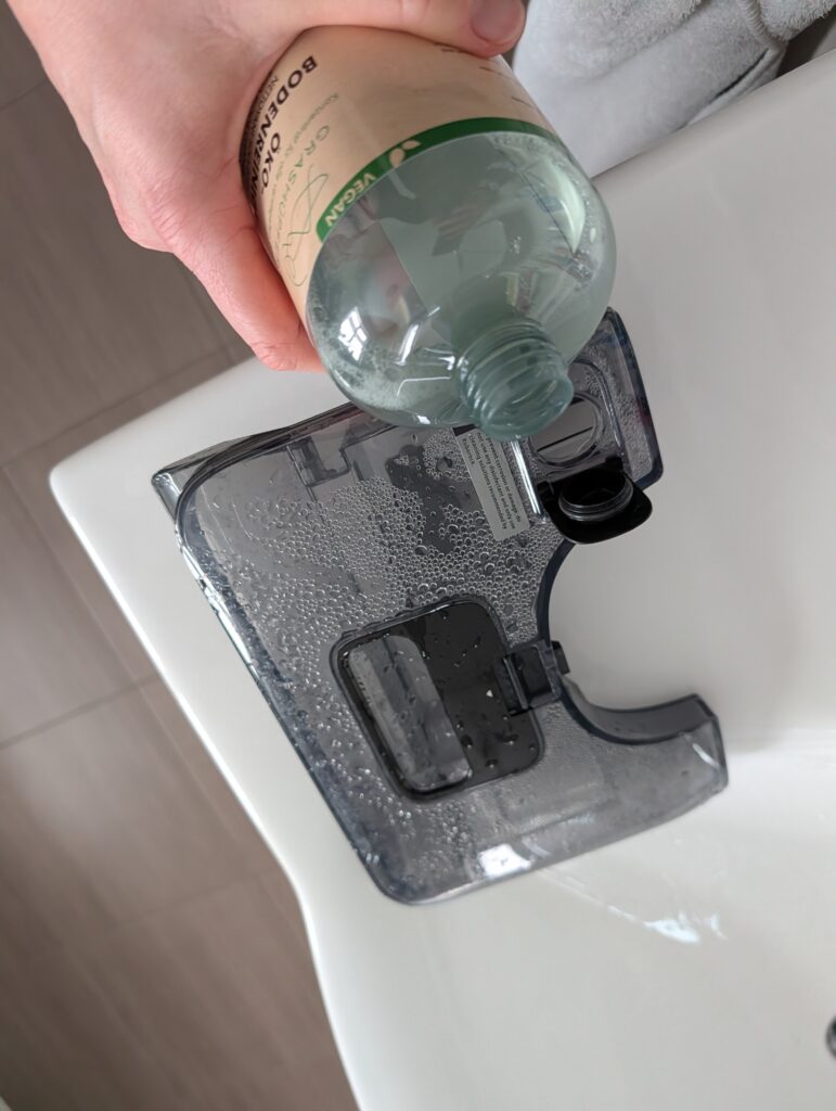 Bodenreiniger Saugroboter ökologisch Grashüpfer 