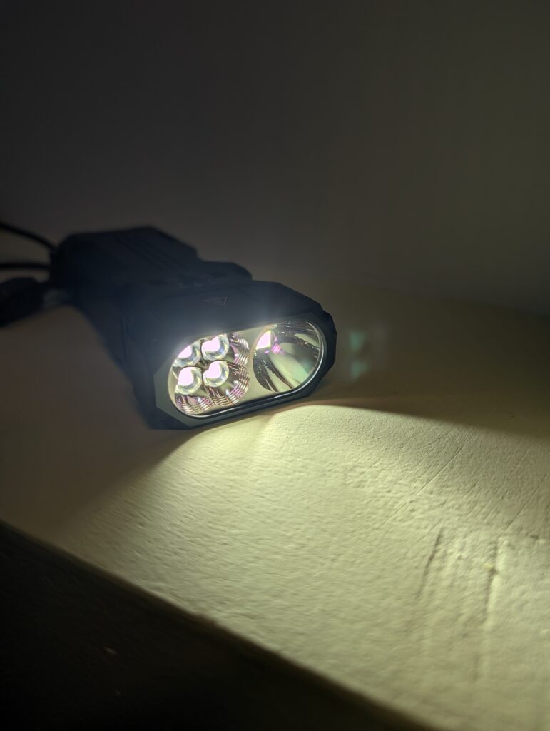 Spotlight und Flutlicht sind aktiviert Modus 2