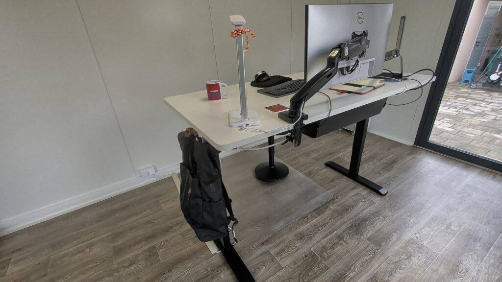 Seitenansicht des ProDesk inkl. Haken