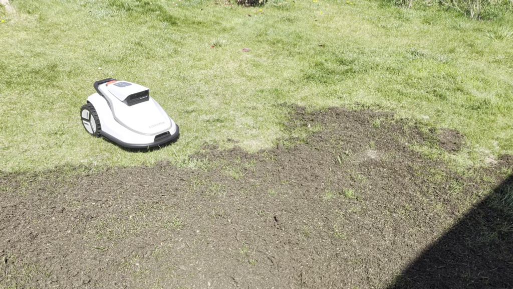 Erde gilt als Hinderniss für den kabellosen Rasenmähroboter