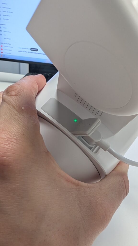 USB-Anschluss am Arm für die Stromversorgung