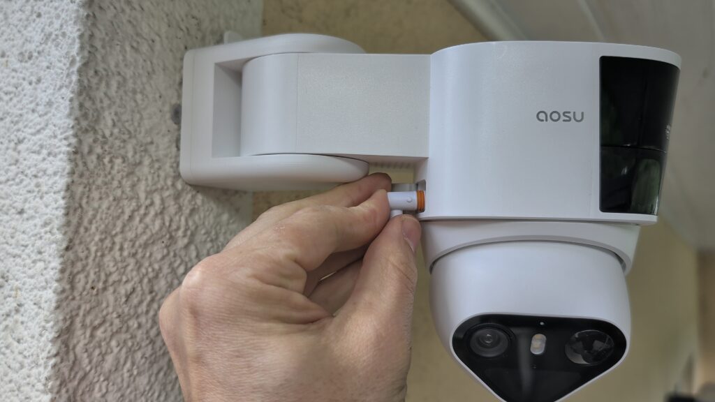 Verbinden der aosi T2 pro Überwachungskamera mit dem Solarpanel