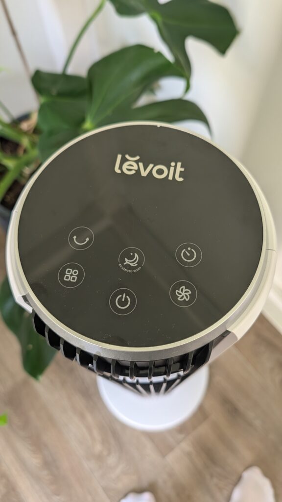 touchscreen zur einfachen Steuerung des Levoit Ventilators