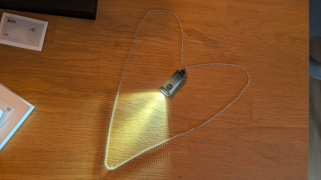 Wuben E2 Taschenlampe an der praktischen Kette