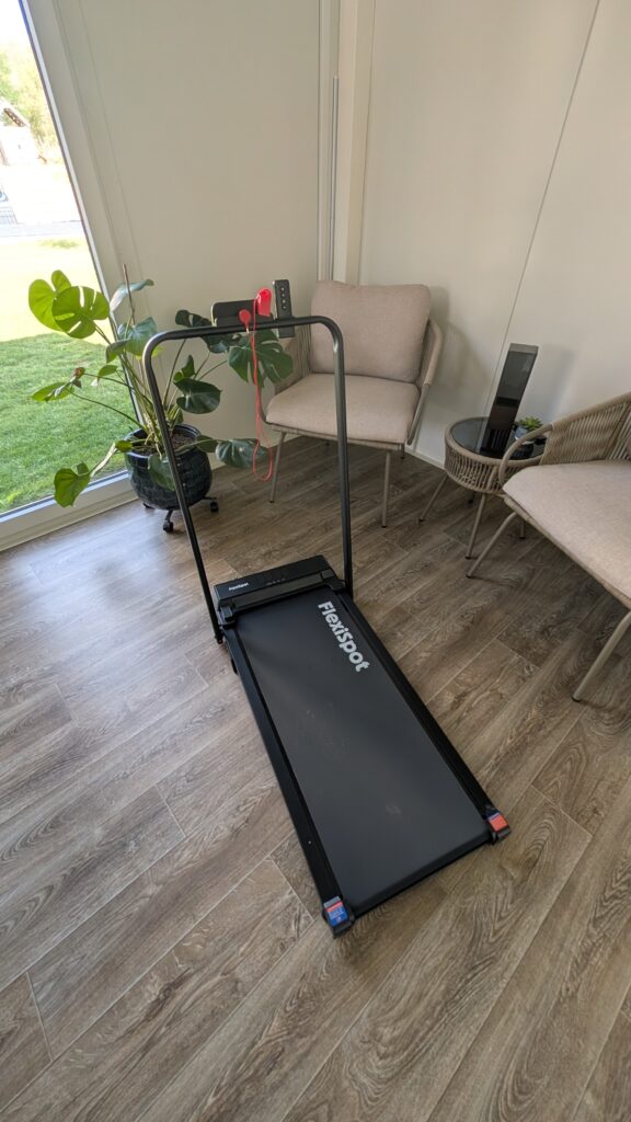 FlexiSpot Laufband GP018-Plus bereit zum laufen
