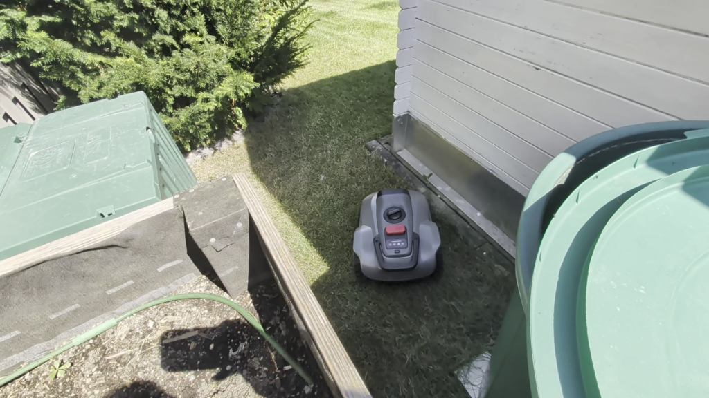 Autonomes Mähen auch in engsten Bereichen