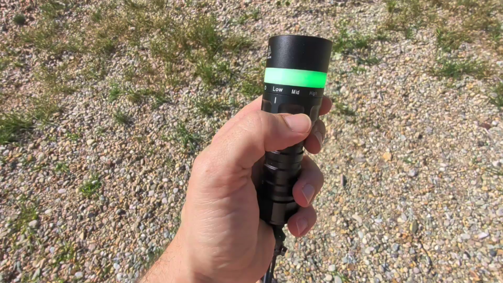 Grüner Ring bedeutet die Lampe hat ausreichend Energie