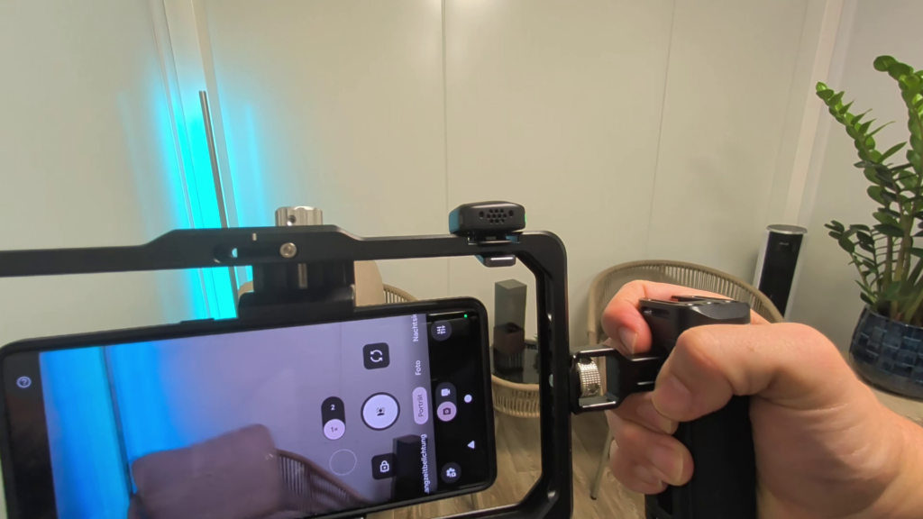Mikrofon an der Halterung fürs Vlogging