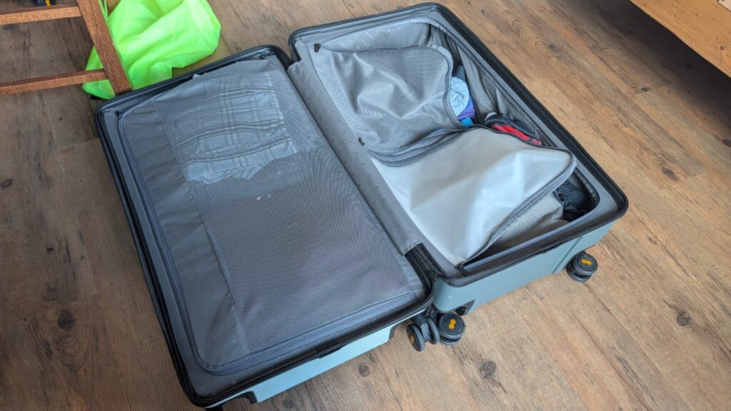 Ausreichend Platz im großen Reisekoffer