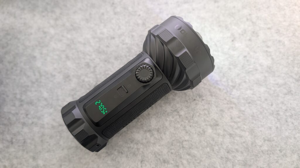 Olight Marauder 3 mit aktivem Display