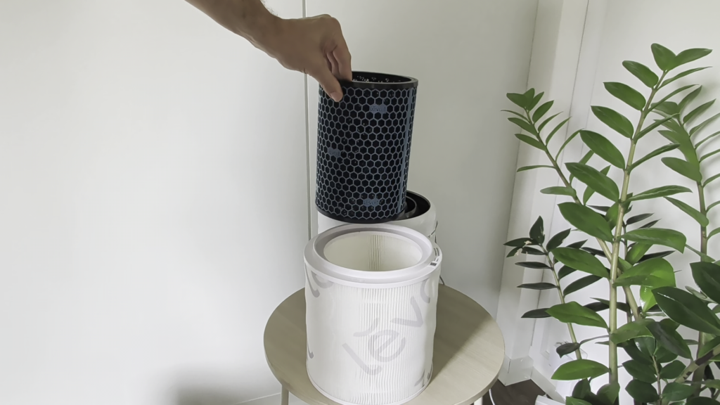 Aktivkohlefilter kommt in den HEPA-Filter