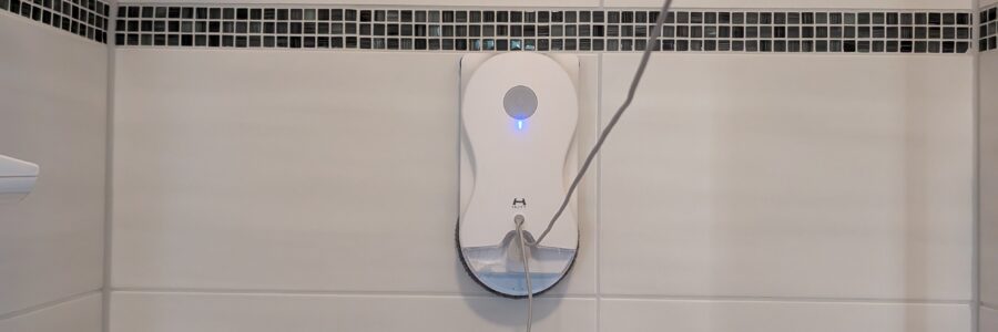 HUTT 10 Premium reinigt Fliesen